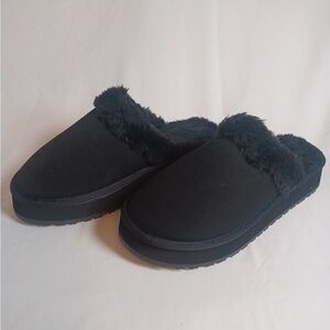 Women's Black Fur-Lined platform Slippers new in box size 11.5